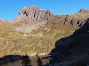 68 Versante nord del Monte Corte con tracciato sommario sentiero per il Passo di Valsanguigno W